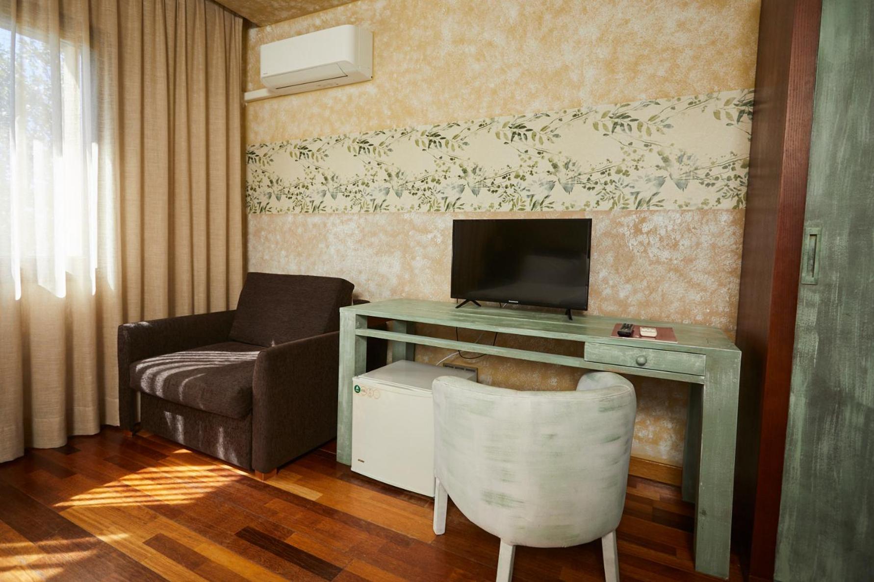 Hotel El Mirlo Blanco Candeleda Eksteriør billede