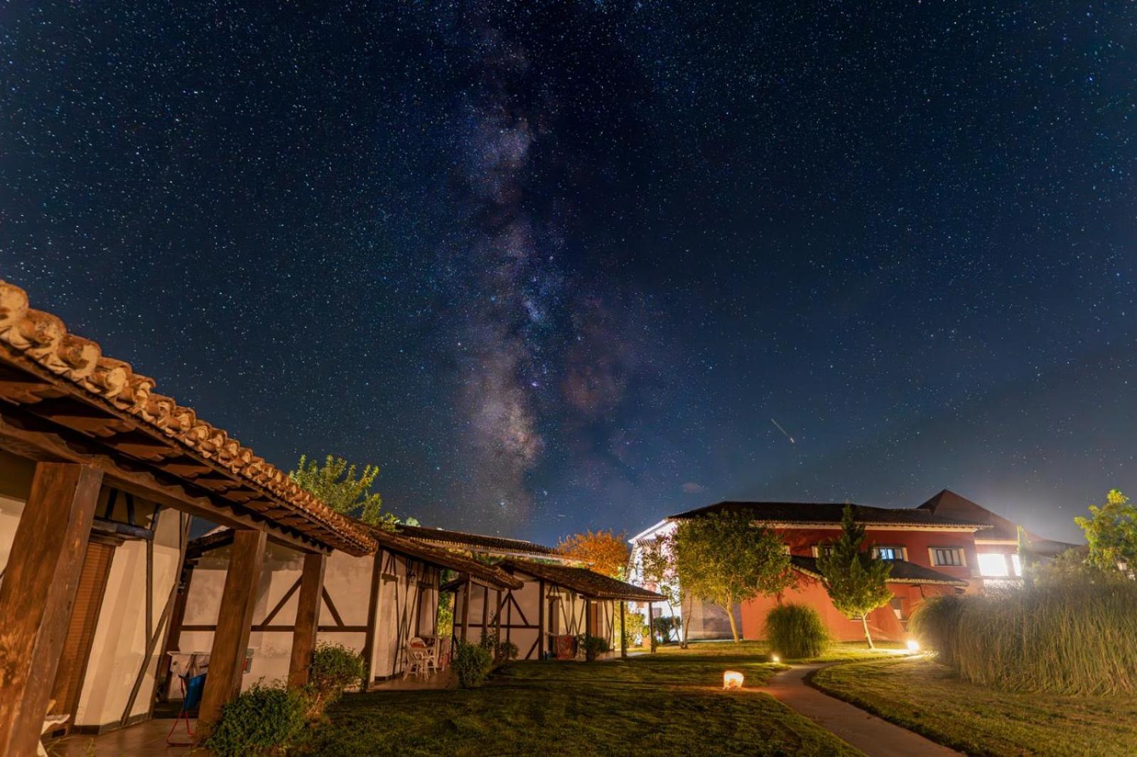 Hotel El Mirlo Blanco Candeleda Eksteriør billede